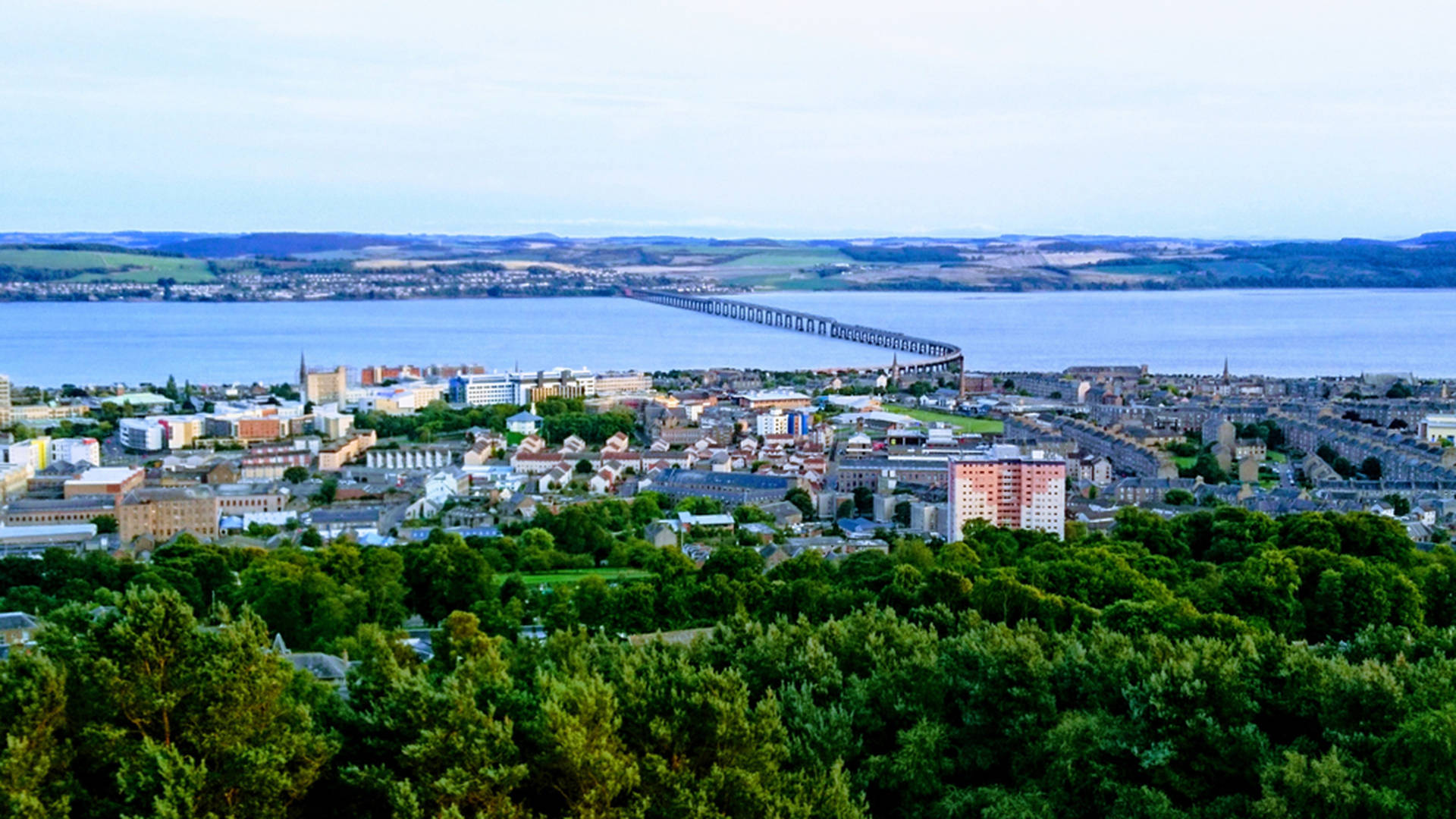 <h1>DUNDEE</h1>